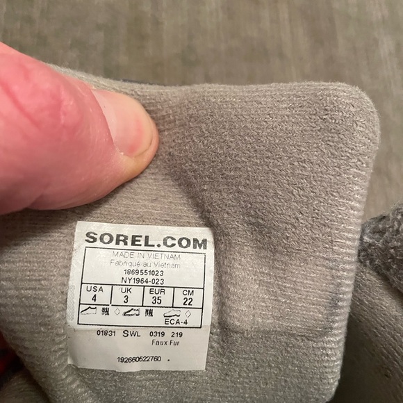 Boys Sorel winter boots. Size 4. - Picture 2 of 4